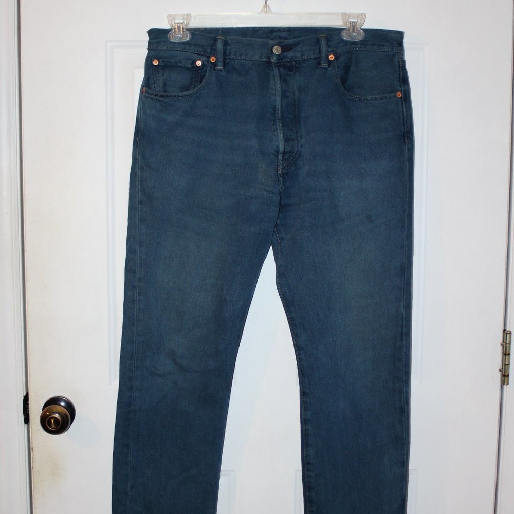 Levis 501 CT (custom tapered) button fly jeans 36x30 Like New